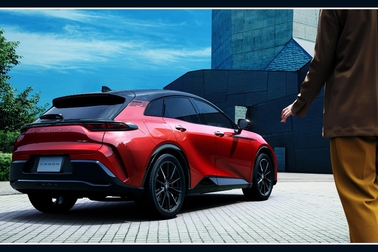 【モデル入り素材】SPORT RS(2.5Lプラグインハイブリッド車)