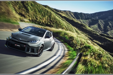 RZ“High performance” + Aero performance package［GR-DAT（8AT・4WD）］
