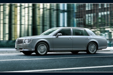 ボディカラーは精華（せいか）レイディエントシルバーメタリック〈1C0〉