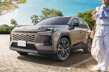 【モデル入り素材】Z（ハイブリッド）