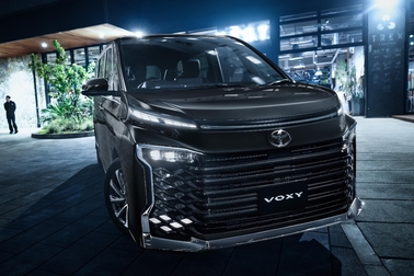 【モデル入り素材】S-Z（ハイブリッド・2WD・7人乗り）