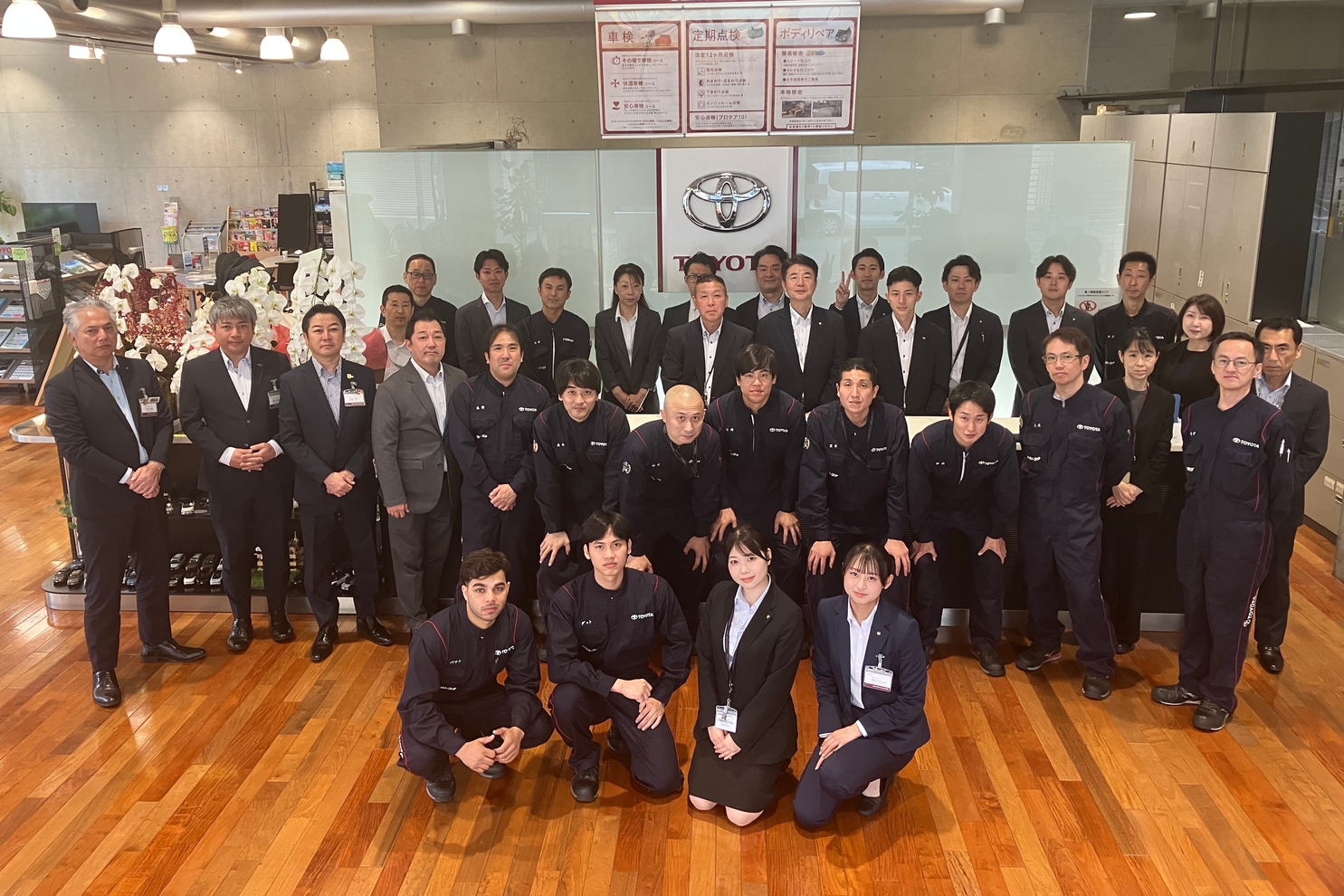 松屋町店のスタッフ集合写真